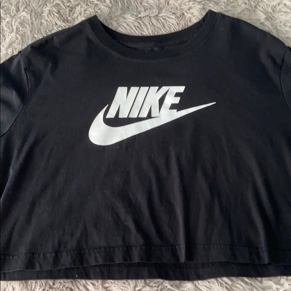 Nike Tops - Black Nike Crop Top! 🖤🤍